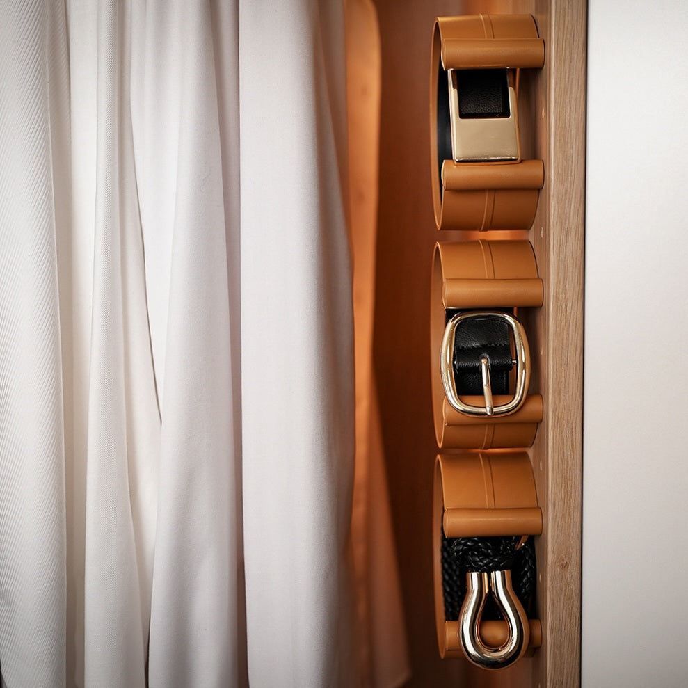 Vielseitiger ease-c Organizer – Gürtel, Krawatten und Accessoires ordentlich im Kleiderschrank aufbewahren